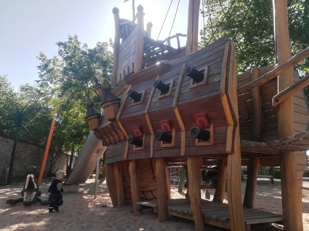 Piratenspielplatz Langenzenn, Wasserspielplatz in Mittelfranken, Besonderer Spielplatz, Ausflug für Familien im Sommer