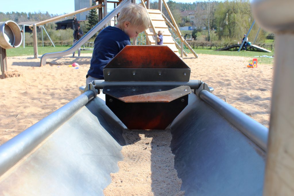 Spielplatz-Tour durch Dietenhofen zur Burgruine Leonrod, Familien-Wanderung in Franken mit Kindern